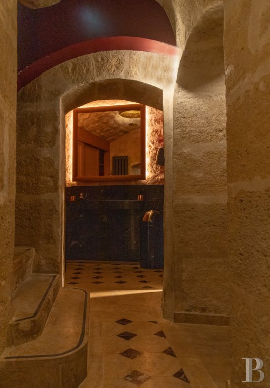 À Paris, dans le Quartier latin,  un ensemble de caves dans un immeuble du 17e siècle aménagées en lieu de réception - photo  n°3